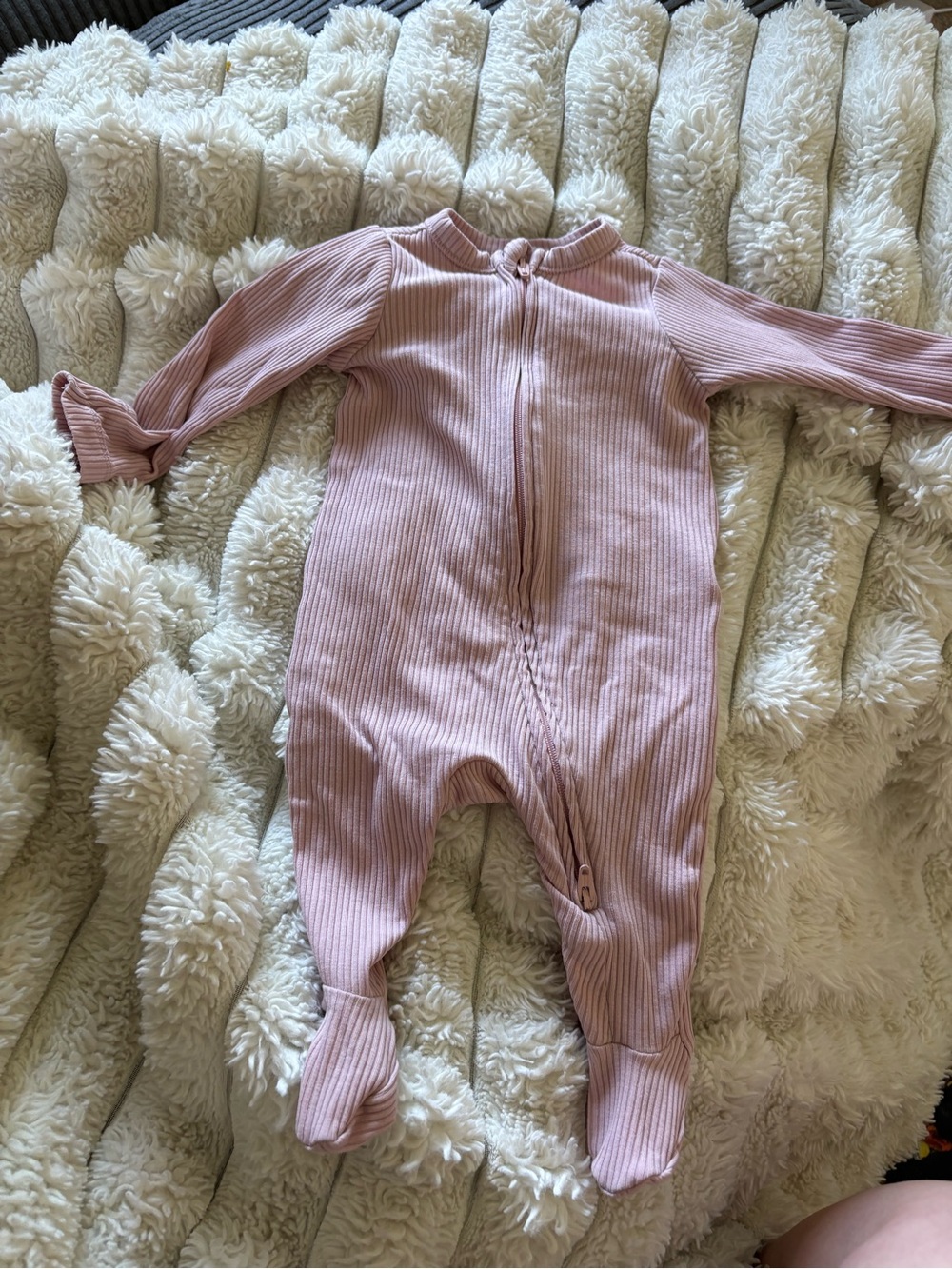 7/$30 old Navy Pink Ribbed Footed One-Piece Zipper Romper
